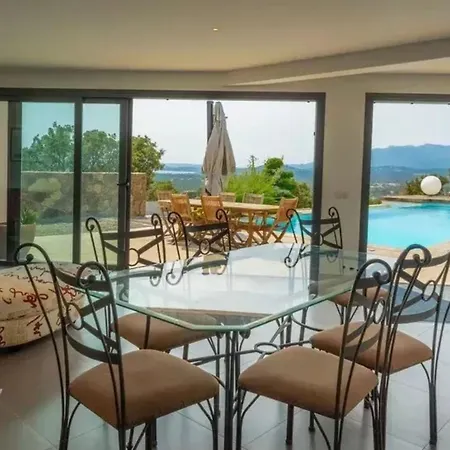 בית נופש New Belle Vue, Heated Pool *